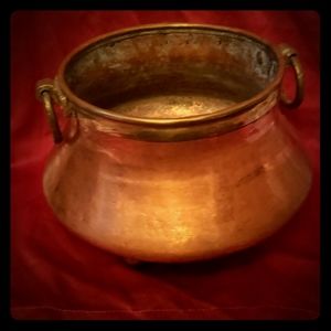 Copper pot decor with handles
